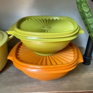 Tupperware Vintage Storage Bowls Set of 2